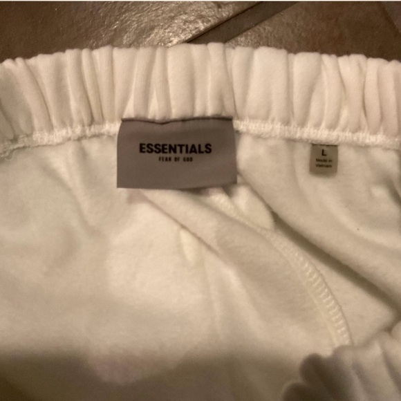 Essential shorts - Picture 3 of 3